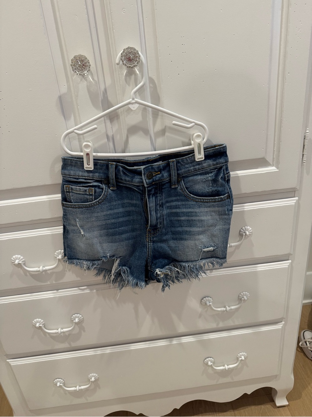 eunina Distressed Frayed Hem Denim Shorts - Blue